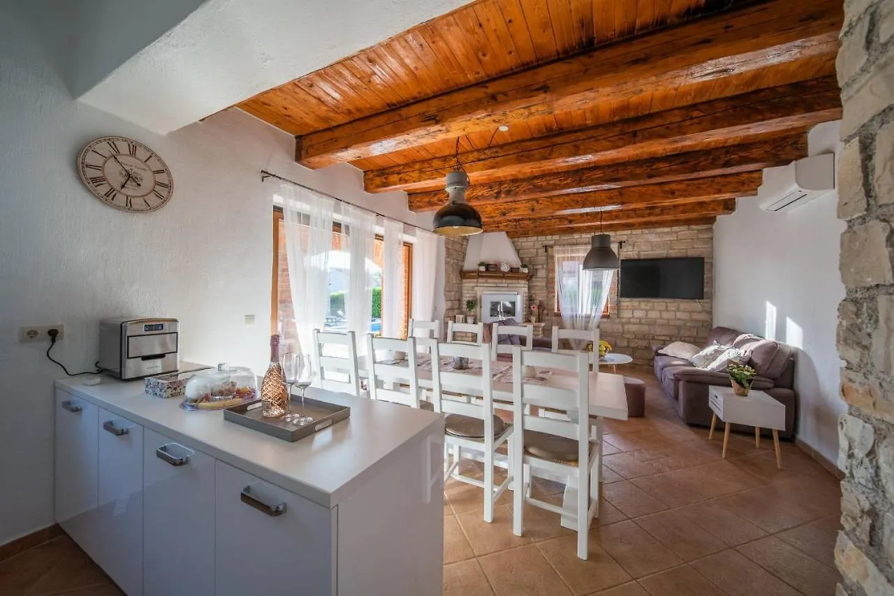 Villa 9 Mani Butkovići Kroatien
