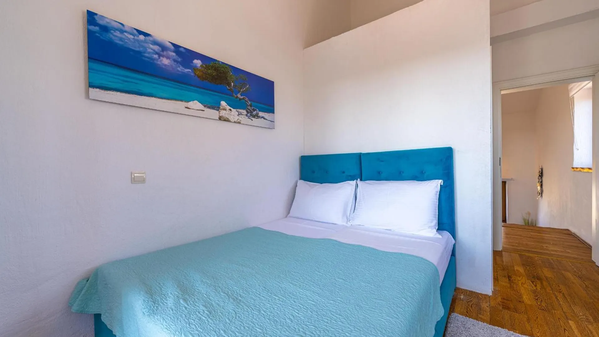 Villa 9 Mani Butkovići 0*,  Kroatien